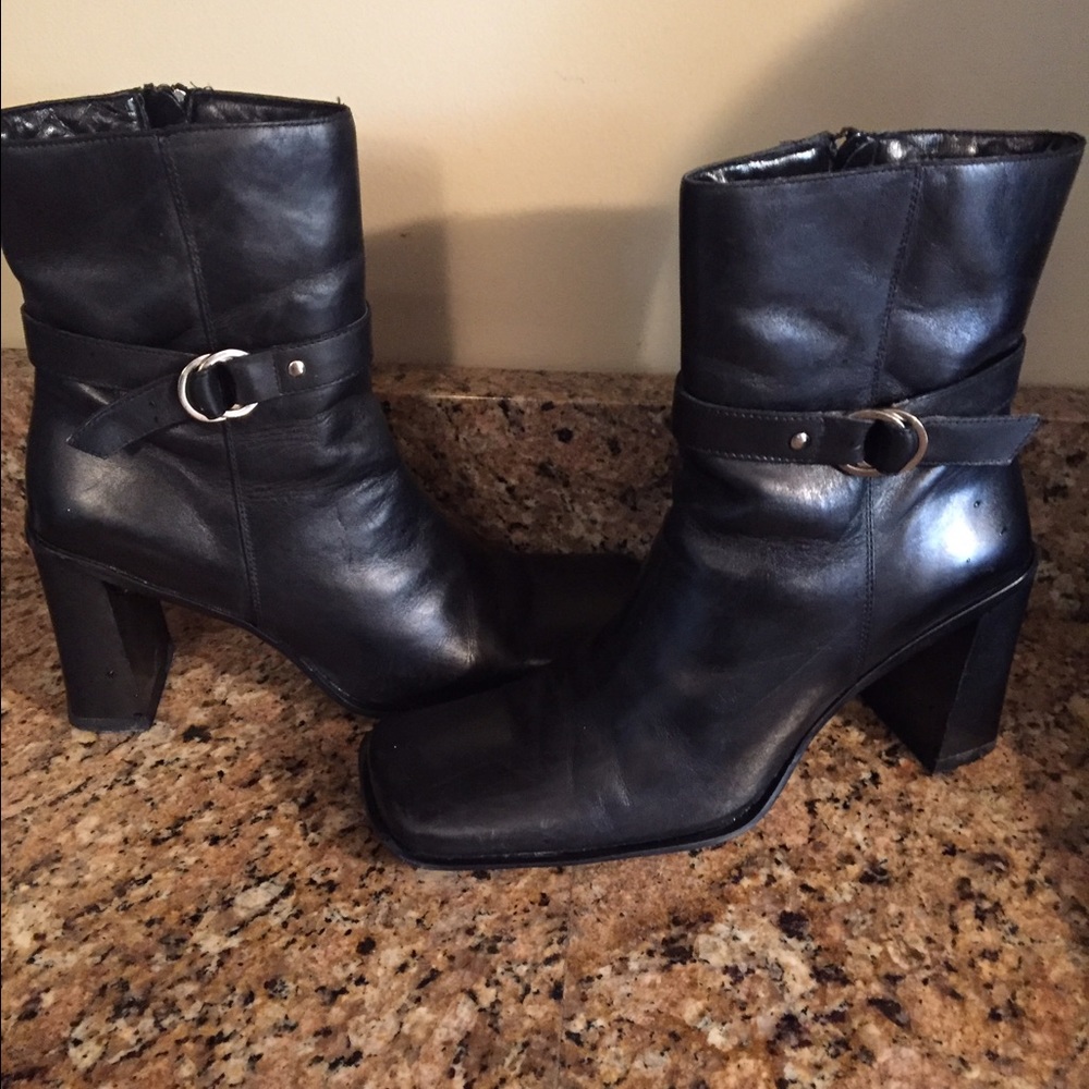 Nine West booties black size 9